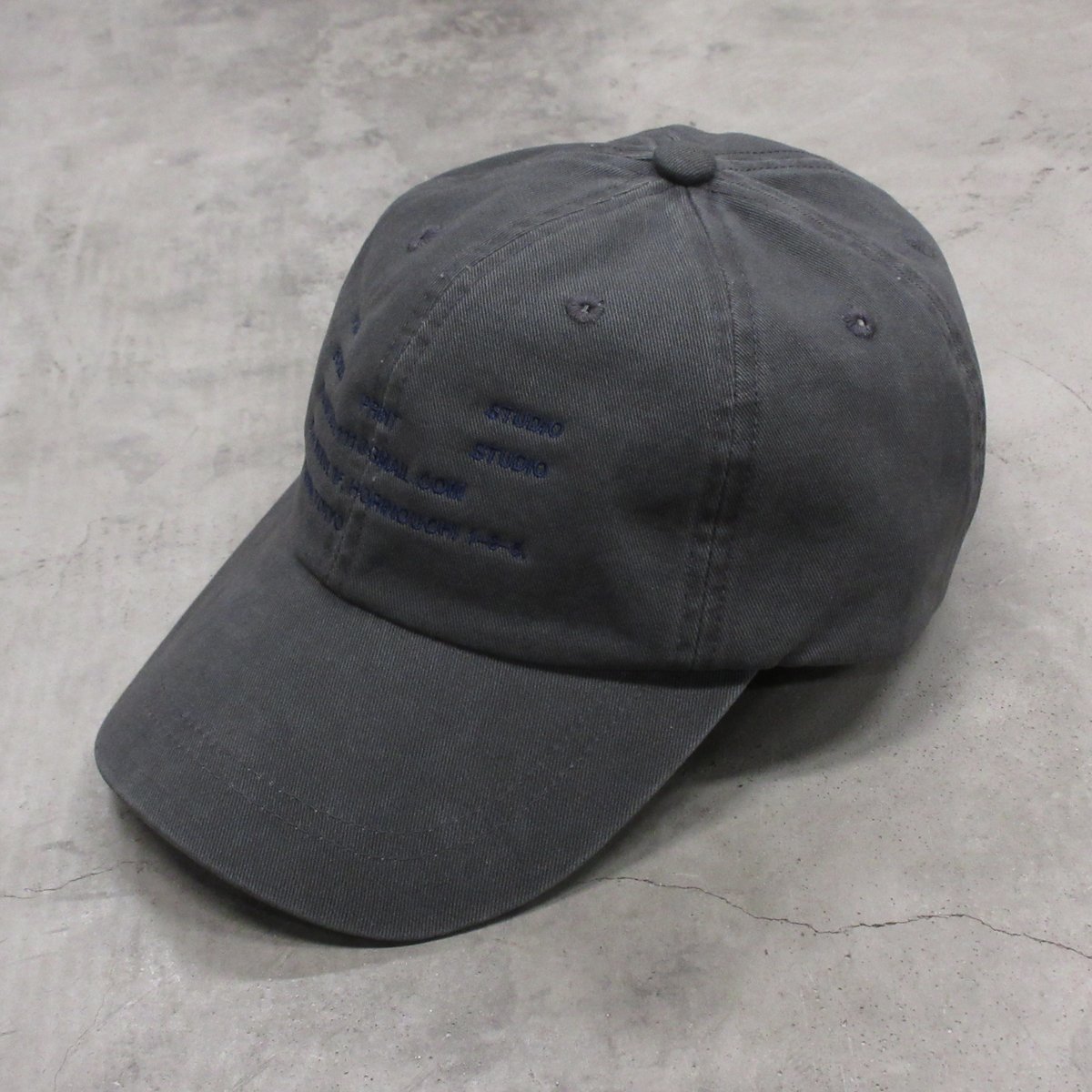 PAJA STUDIO / STUDIO CAP / CHARCOAL | Sophomore