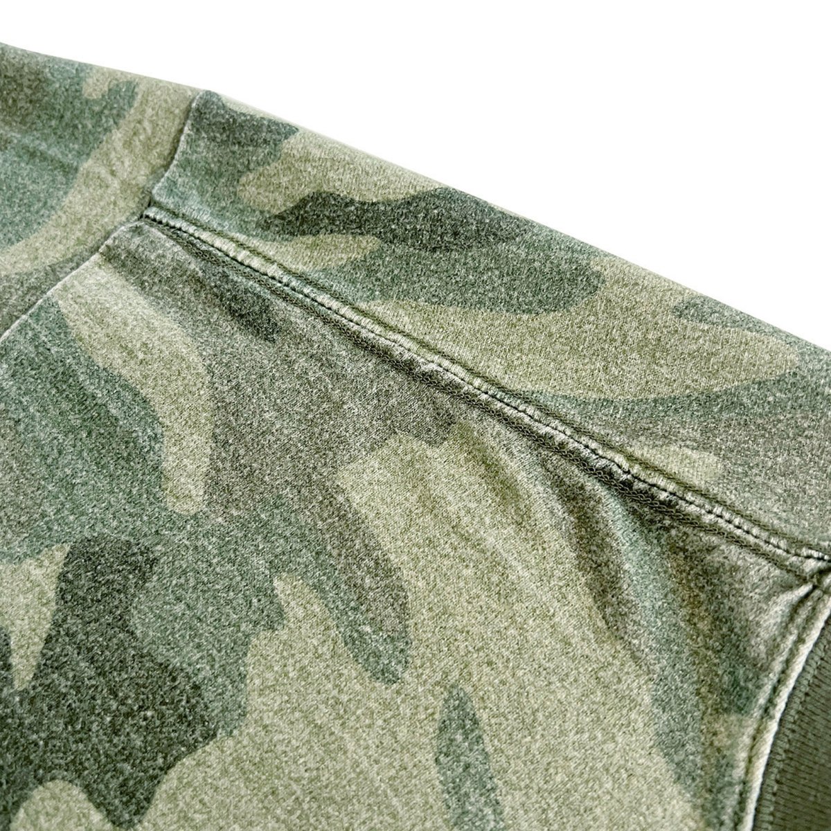 COMFORTABLE REASON / PIGMENT DYED MELT CAMO TEE