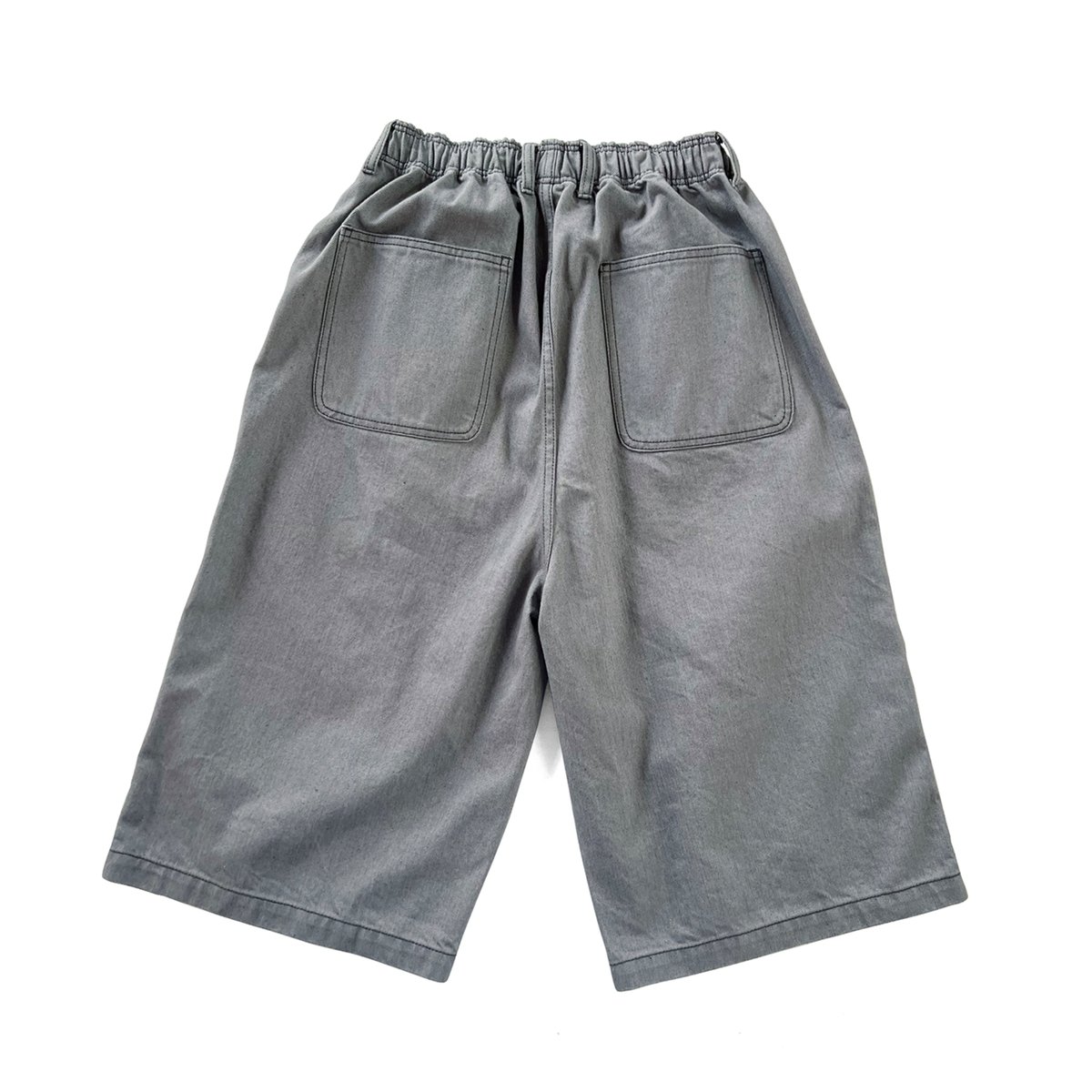 COMFORTABLE REASON / DENIM BUGGY SHORTS / SNOW