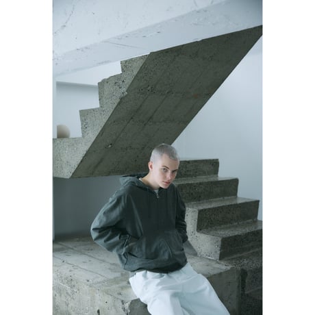 COMFORTABLE REASON / PIGMENT COATING HOODED JACKET / OLIVE