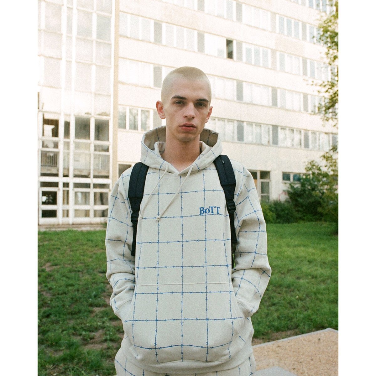 BoTT / BARBWIRE PULLOVER HOODIE / BEIGE | Sopho