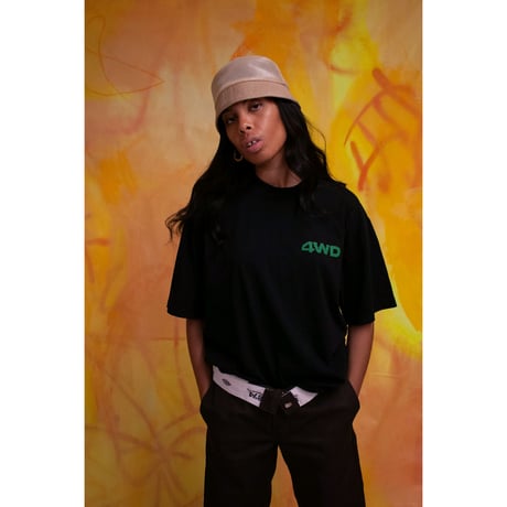 4WD  (4 WORTH DOING) / HALF TONE LOGO SS TEE / BLACK / GREEN