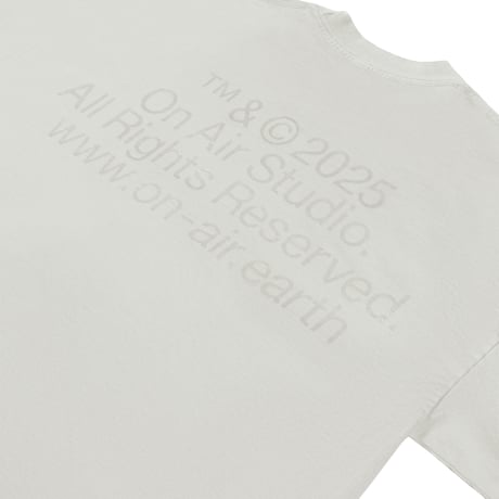 ON-AIR / FLOCK PRINTED KYNE STAMP S/SL TEE GARMENT DYE / CEMENT