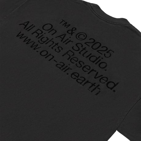 ON-AIR / FLOCK PRINTED KYNE STAMP S/SL TEE GARMENT DYE / VINTAGE BLACK