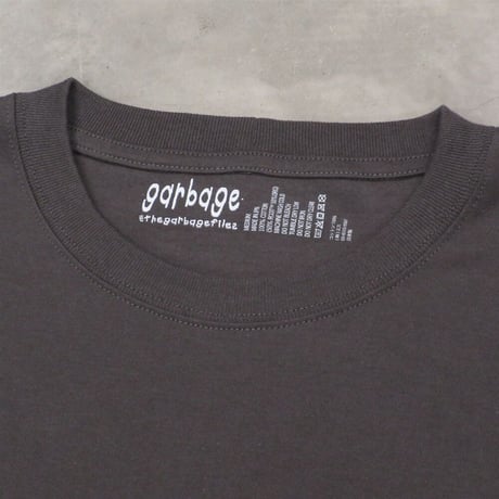 GARBAGE / PLAIN POCKET TEE / DARK GREY