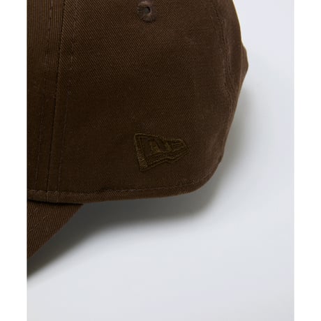 BAL / x NEW ERA 9TWENTY b LOGO CAP / WALNUT