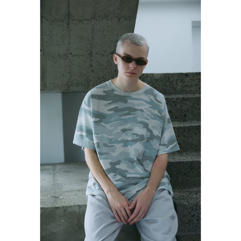 COMFORTABLE REASON / PIGMENT DYED MELT CAMO TEE