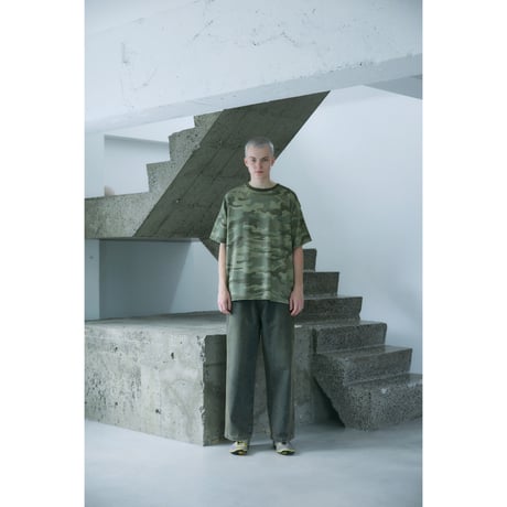 COMFORTABLE REASON / PIGMENT DYED MELT CAMO TEE / OLIVE