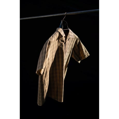 PHIGVEL MAKERS & Co. / SEERSUCKER OPEN COLLAR SS SHIRT / SAND GRAY STRIPE