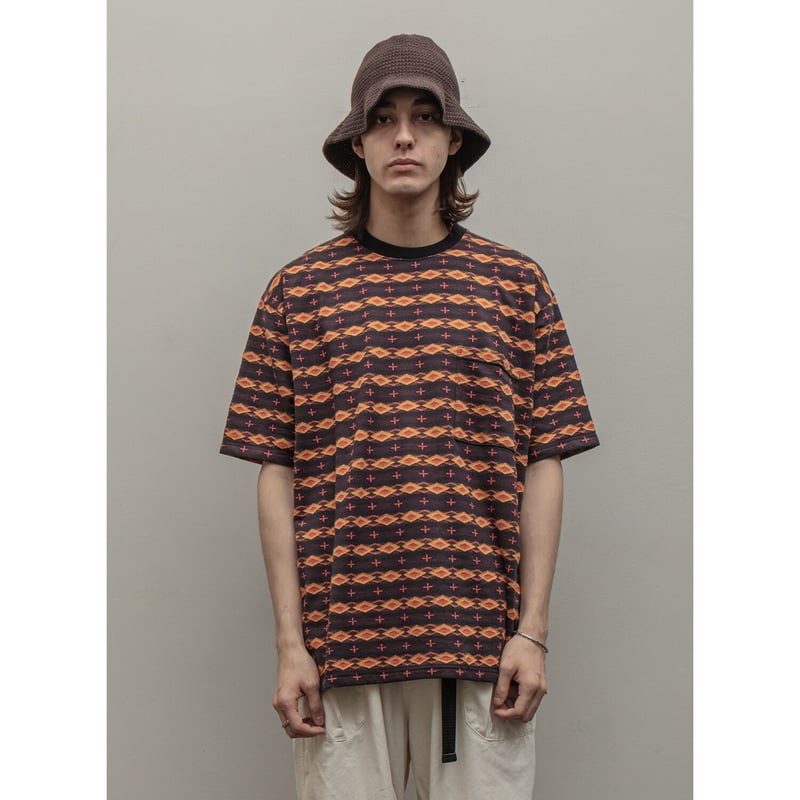 BAL / JACQUARD CREW NECK TEE / BLACK | Sophomore BAL / JACQUARD CREW NECK TEE / BLACK | Sophomore
