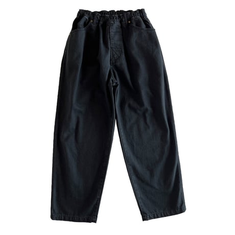 COMFORTABLE REASON / SURFACE DYED DENIM / BLACK