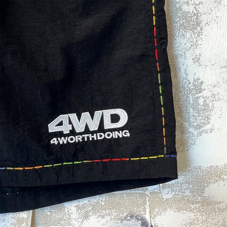 4WD (4 WORTH DOING) / GRADIENT STITCH SHORTS / BLACK