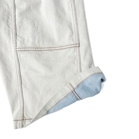 COMFORTABLE REASON / DENIM BUGGY SHORTS / SNOW