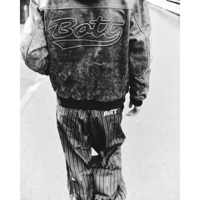 ジャケット・アウター BoTT Script Logo Cracked Leather Jacket セール】BoTT / ボット SCRIPT LOGO CRACKED LEATHER JACKET