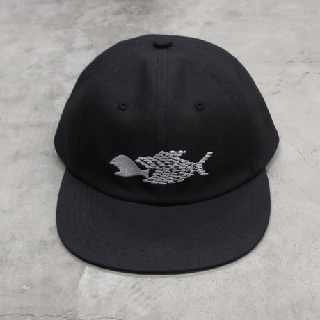 GARBAGE / HARD BRIM 6 PANEL CAP LOW (SOLIDARITY) / BLACK (WHITE EMB)