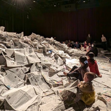 体感型ワークショップ　新聞ビリビリどっかぁーんアート！