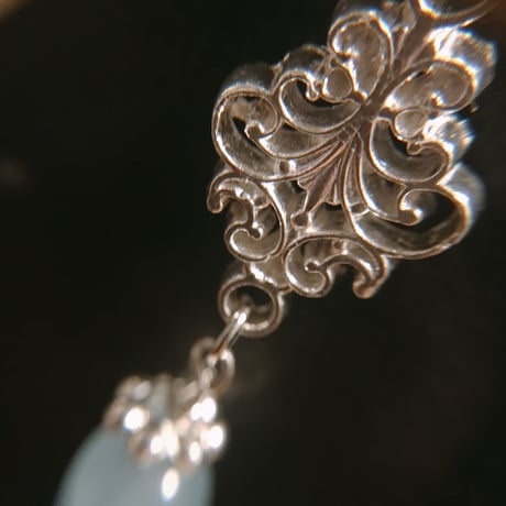 純銀ゴシックチャーム・天然石シーブルーカルセドニーのイヤリング