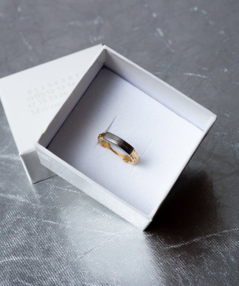 新品］Maison Margielaゴールド＆シルバーロゴバンドリング | unctum
