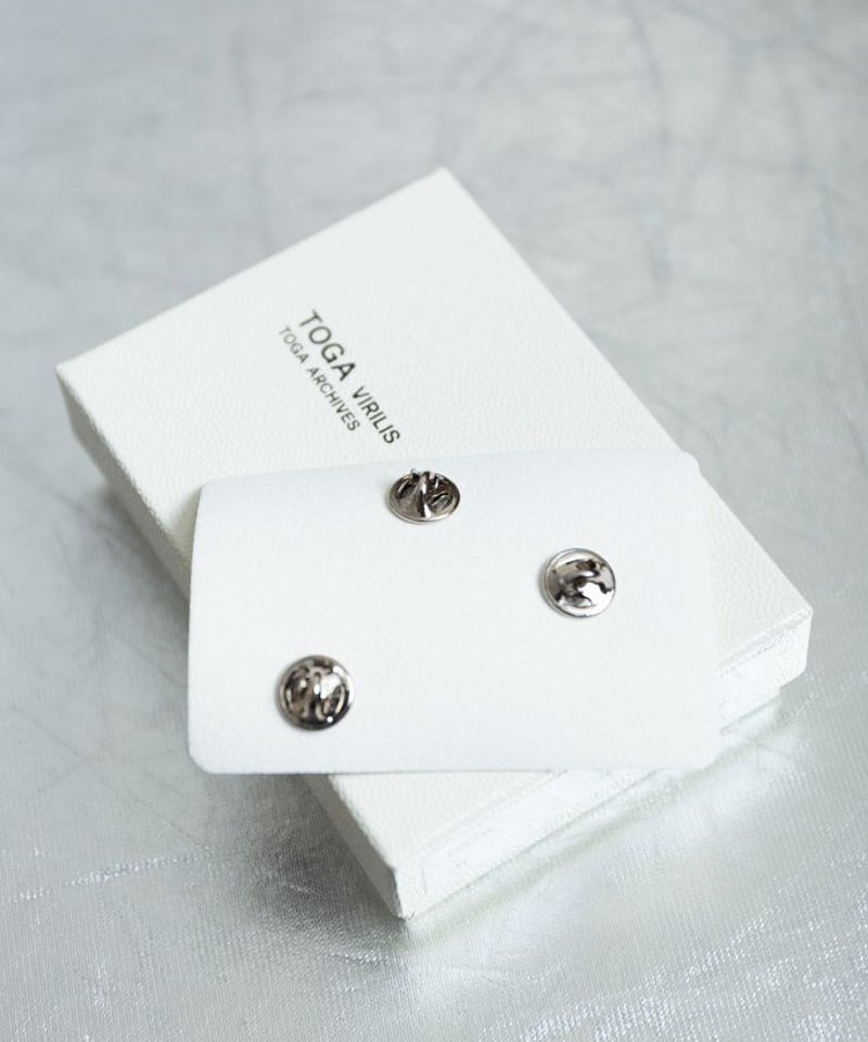 新品］TOGA VIRILIS ピンズ | unctum