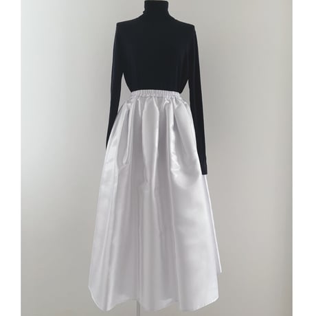 Lustrous midi skirt(ホワイト)