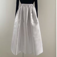 Lustrous midi skirt(ホワイト)
