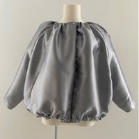 ノーカラーギャザーネックボリュームブルゾン【グレーシルバー】