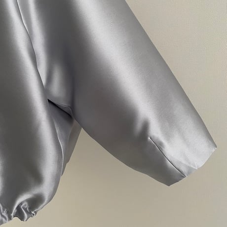 ノーカラーギャザーネックボリュームブルゾン【グレーシルバー】