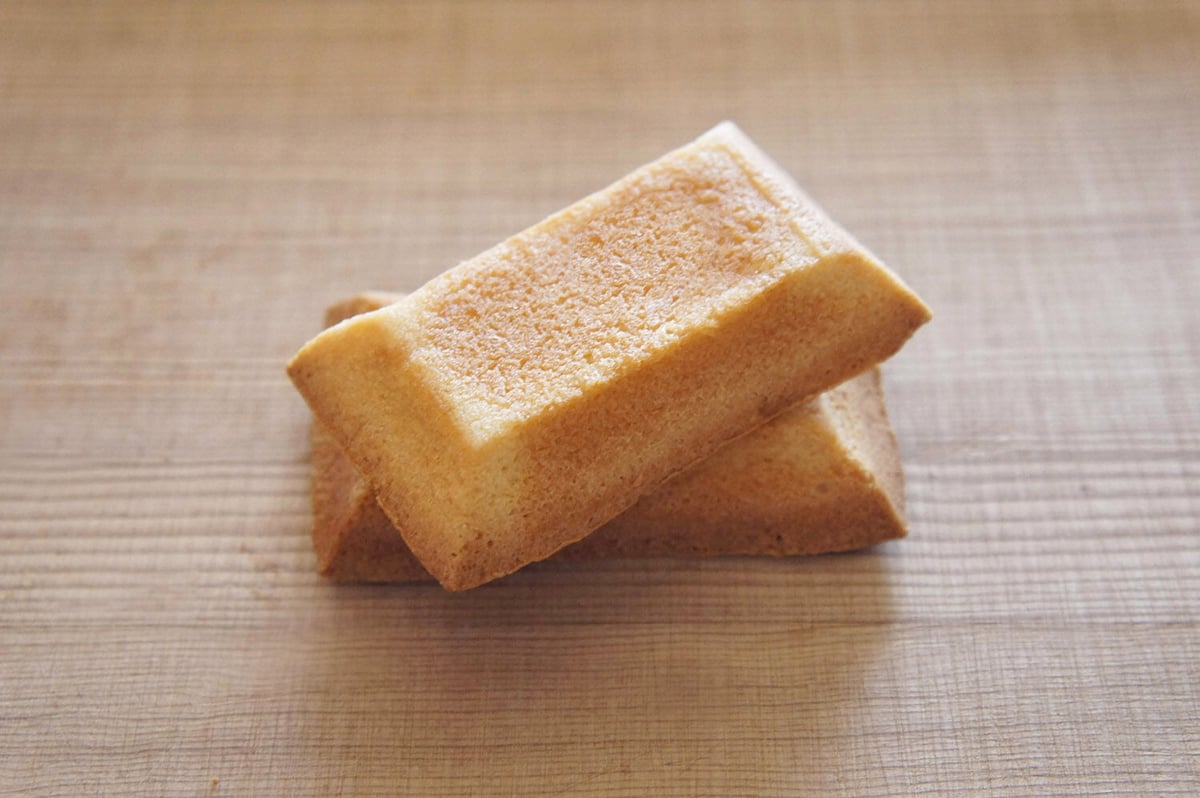 激レア入手困難‼️マドレーヌちゃん 洋書 ４冊セット 専用バッグ入り‼️ 詰合せ5個入・袋付き》 フリアン1個・マドレーヌ2個・つるみ最中（こし