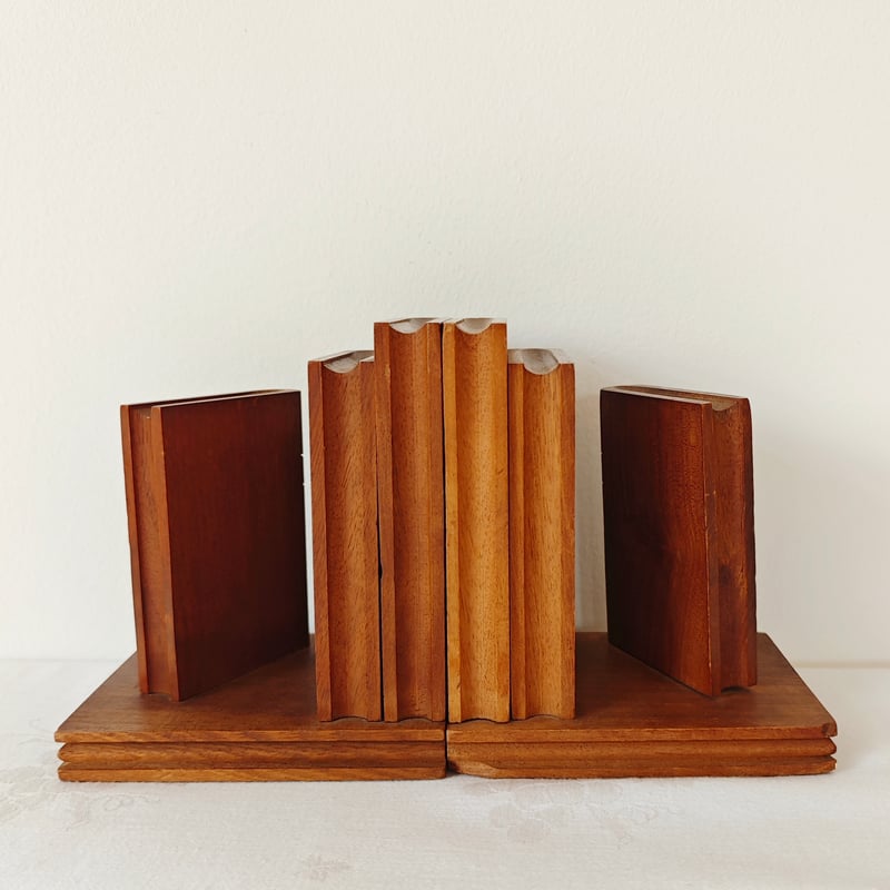 本の形のブックスタンド | Tabino Okurimono