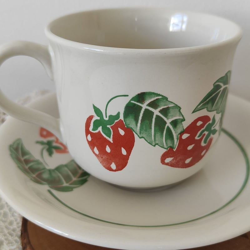 イチゴモチーフ、織部コーヒーカップ イチゴモチーフ、織部コーヒーカップ 織部、 コーヒーカップ」の