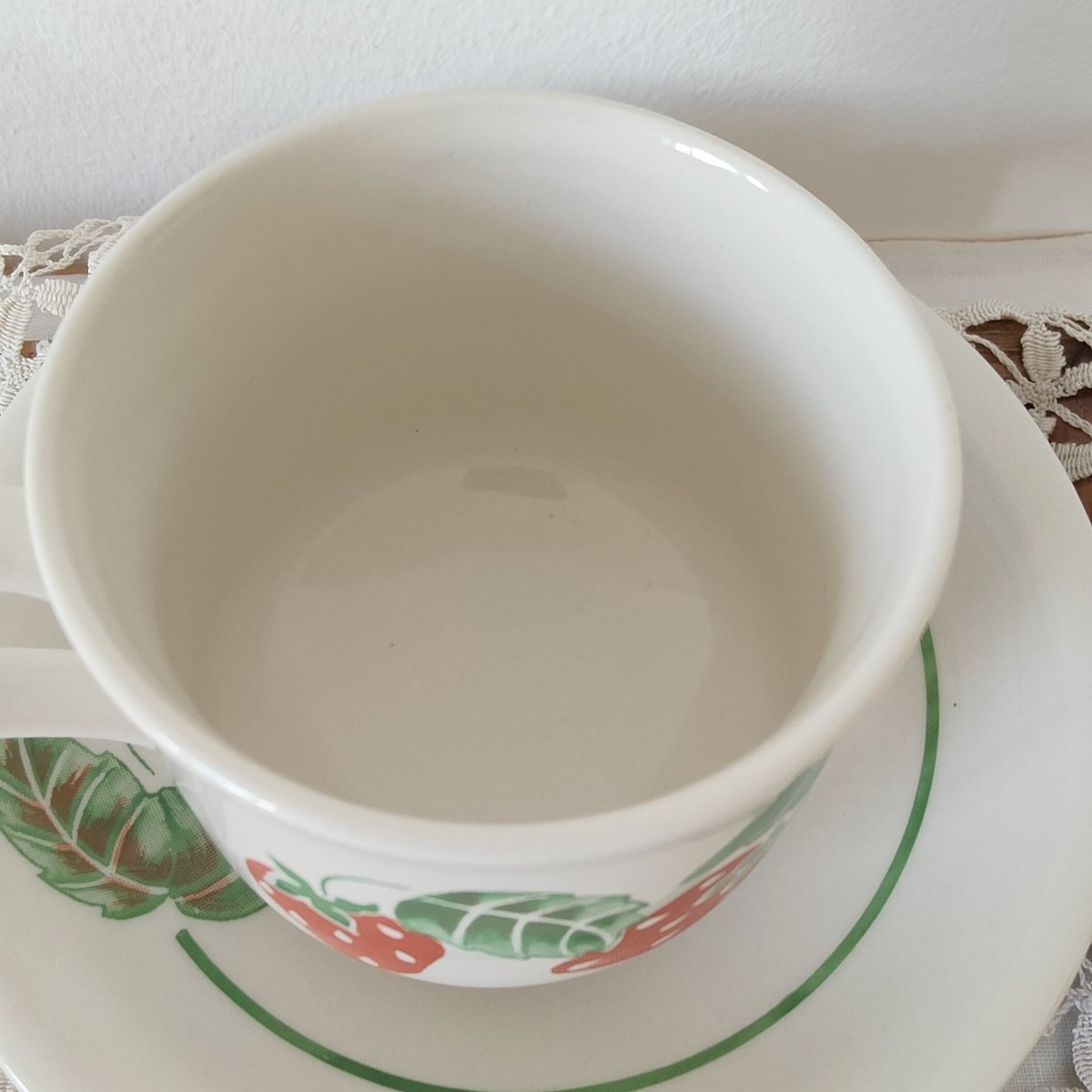 レトロないちごのカップ&ソーサー 【B】 | Tabino Okurimono