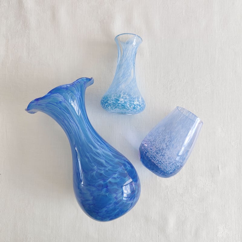 ウランガラス花瓶 (青＆透明のストライプ模様) ウランガラス花瓶 (青＆透明のストライプ模様) ウランガラス花瓶