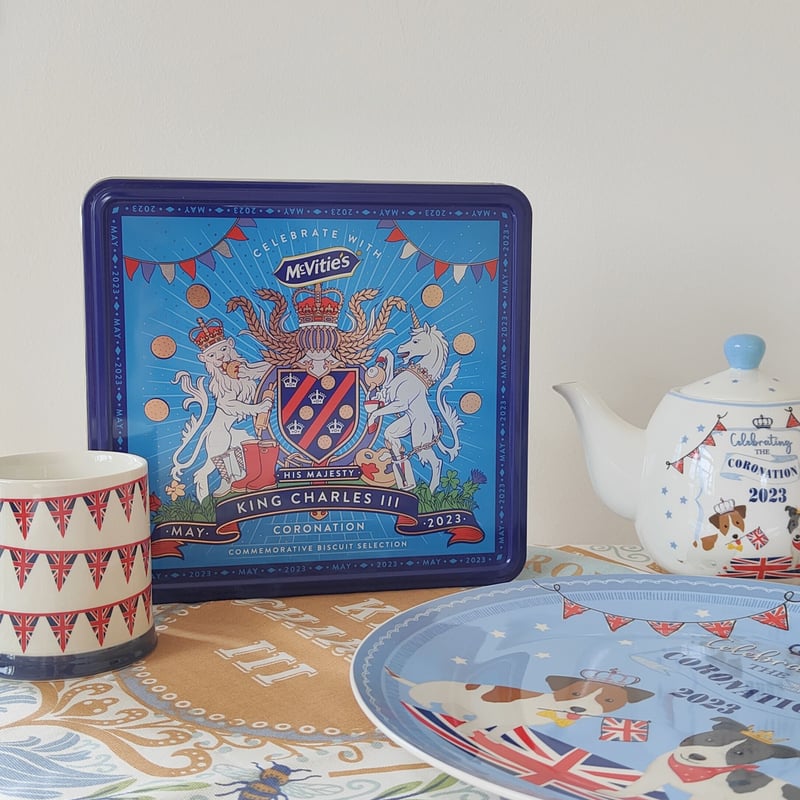 マクビティのビスケット缶【Coronation 2023】 | Tabino Okurimono