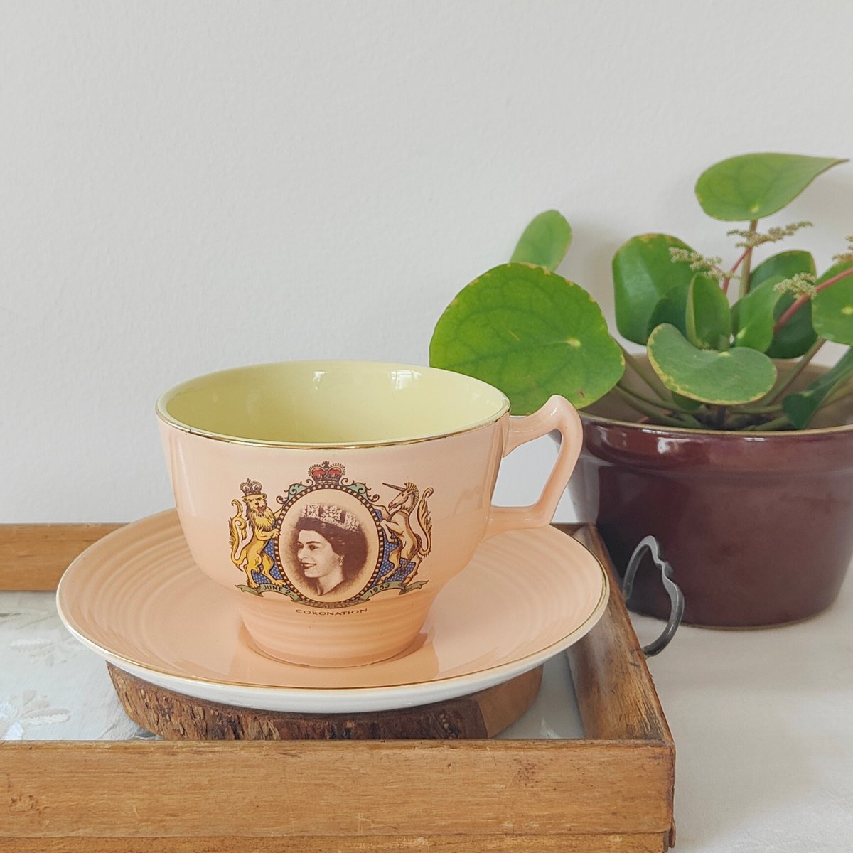 エリザベス女王　カップ エリザベス女王のカップ＆ソーサー【1953年】 | Tabino Okurimono