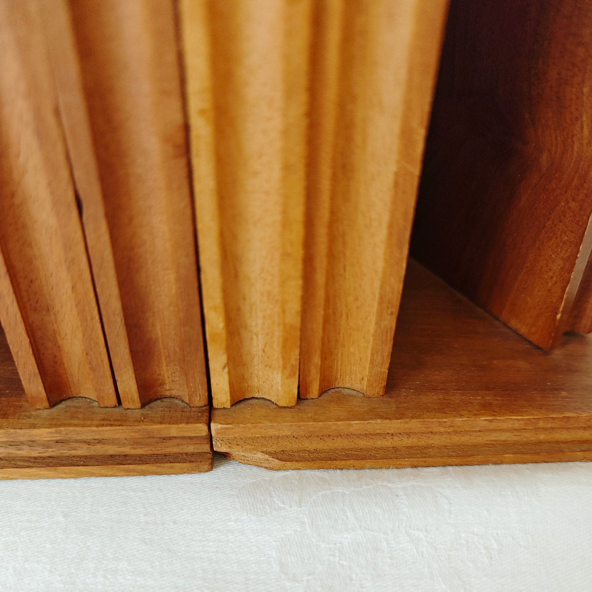 本の形のブックスタンド | Tabino Okurimono