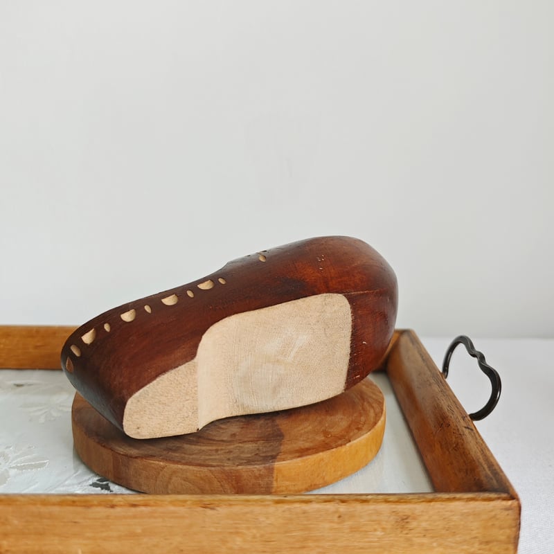 お花柄の木彫りのくつ | Tabino Okurimono