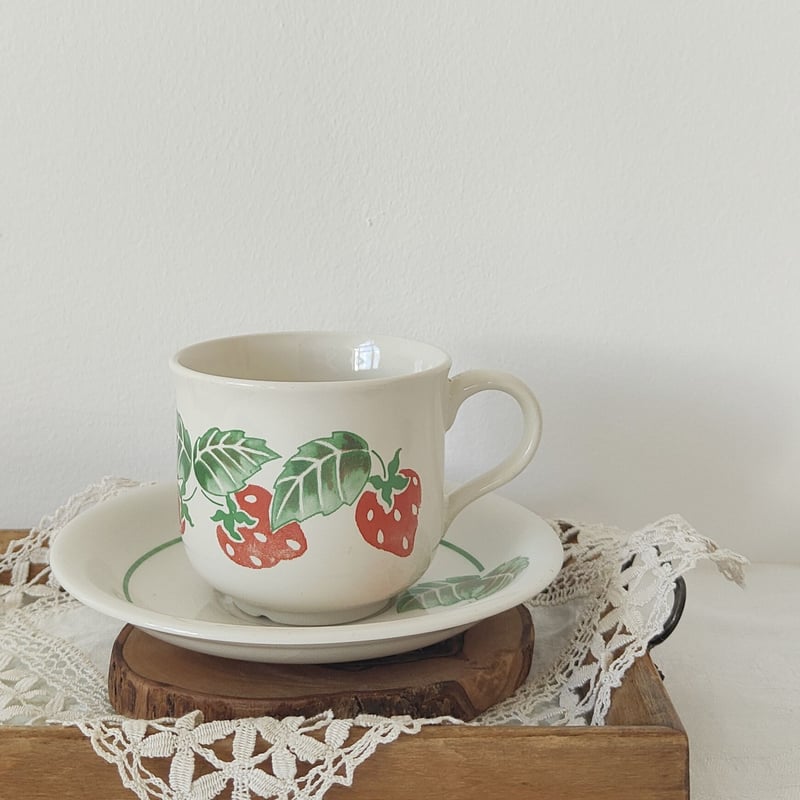 イチゴモチーフ、織部コーヒーカップ 人気 イチゴモチーフ、織部コーヒーカップ 工芸品 - 工芸品