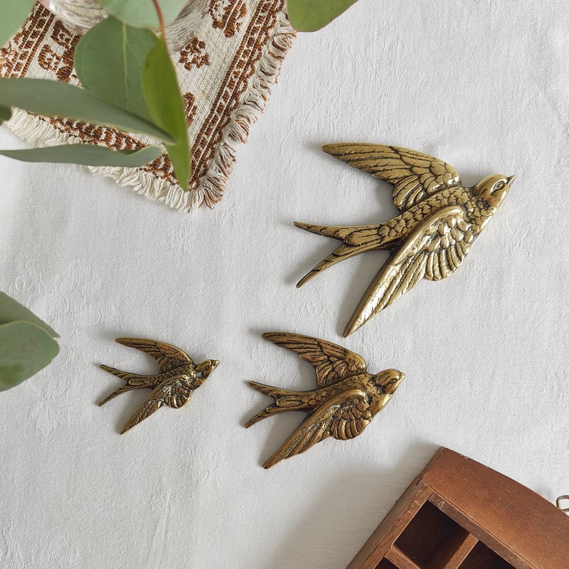 空を羽ばたく、つばめ3匹 | Tabino Okurimono