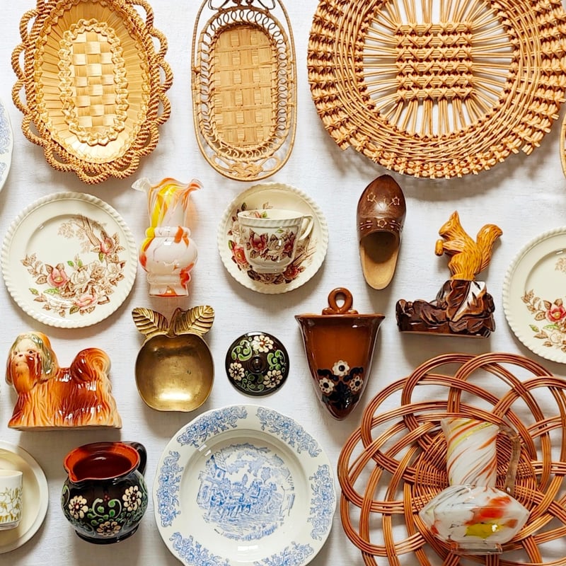 【色絵陶磁器・7組14点】＋飾り棚セット 色絵陶磁器・7組14点】＋飾り棚セット