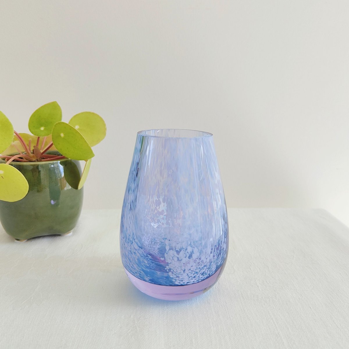 鮮やかなブルーガラス 磨りガラス フロスト加工 美術品 花瓶 特注品