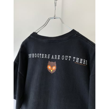 1990's "HOOTERS" printed Tee