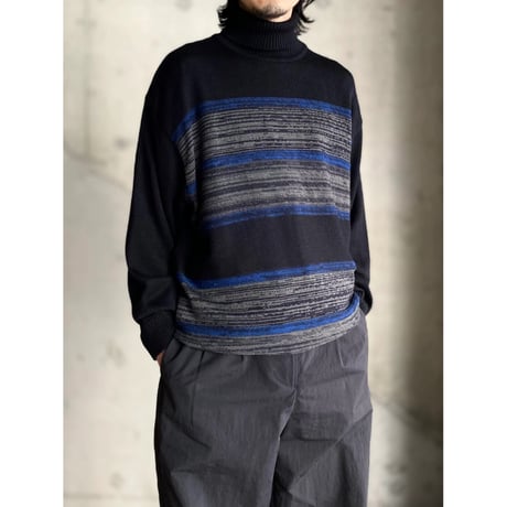 1990's-2000's ITALY made turtle necked knit sweater