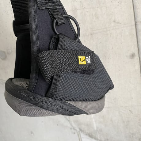 2000's shoulder bag with earphone jack