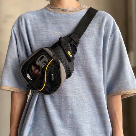 2000's shoulder bag with earphone jack
