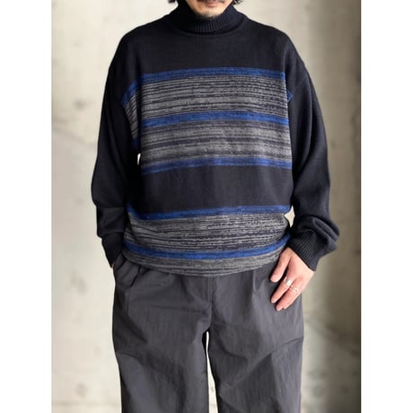 1990's-2000's ITALY made turtle necked knit sweater