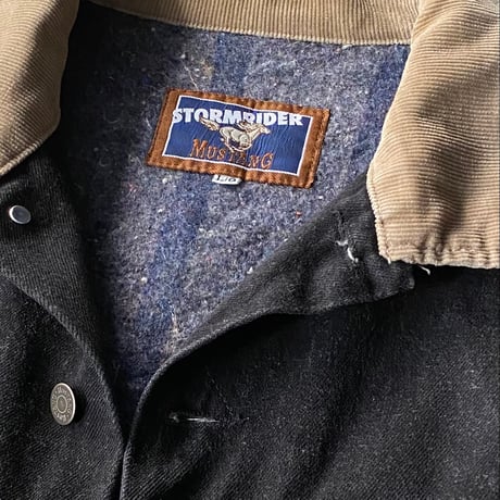 2000's Black denim trucker jacket with blanket liner