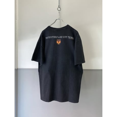 1990's "HOOTERS" printed Tee