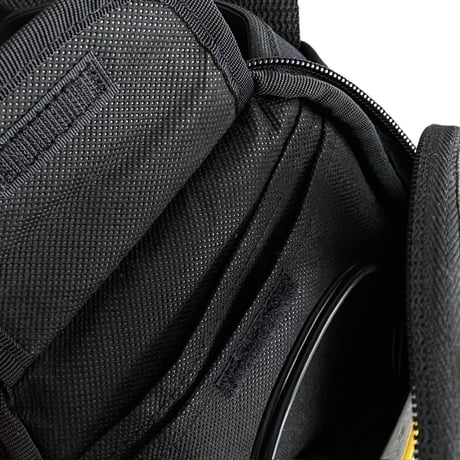 2000's shoulder bag with earphone jack