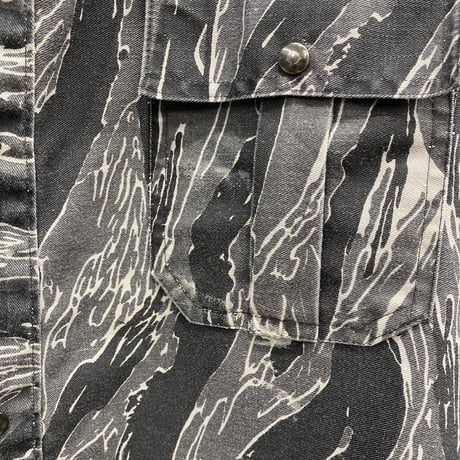 1990's Realtree camouflage long sleeve shirt