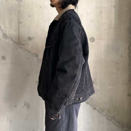 2000's Black denim trucker jacket with blanket liner